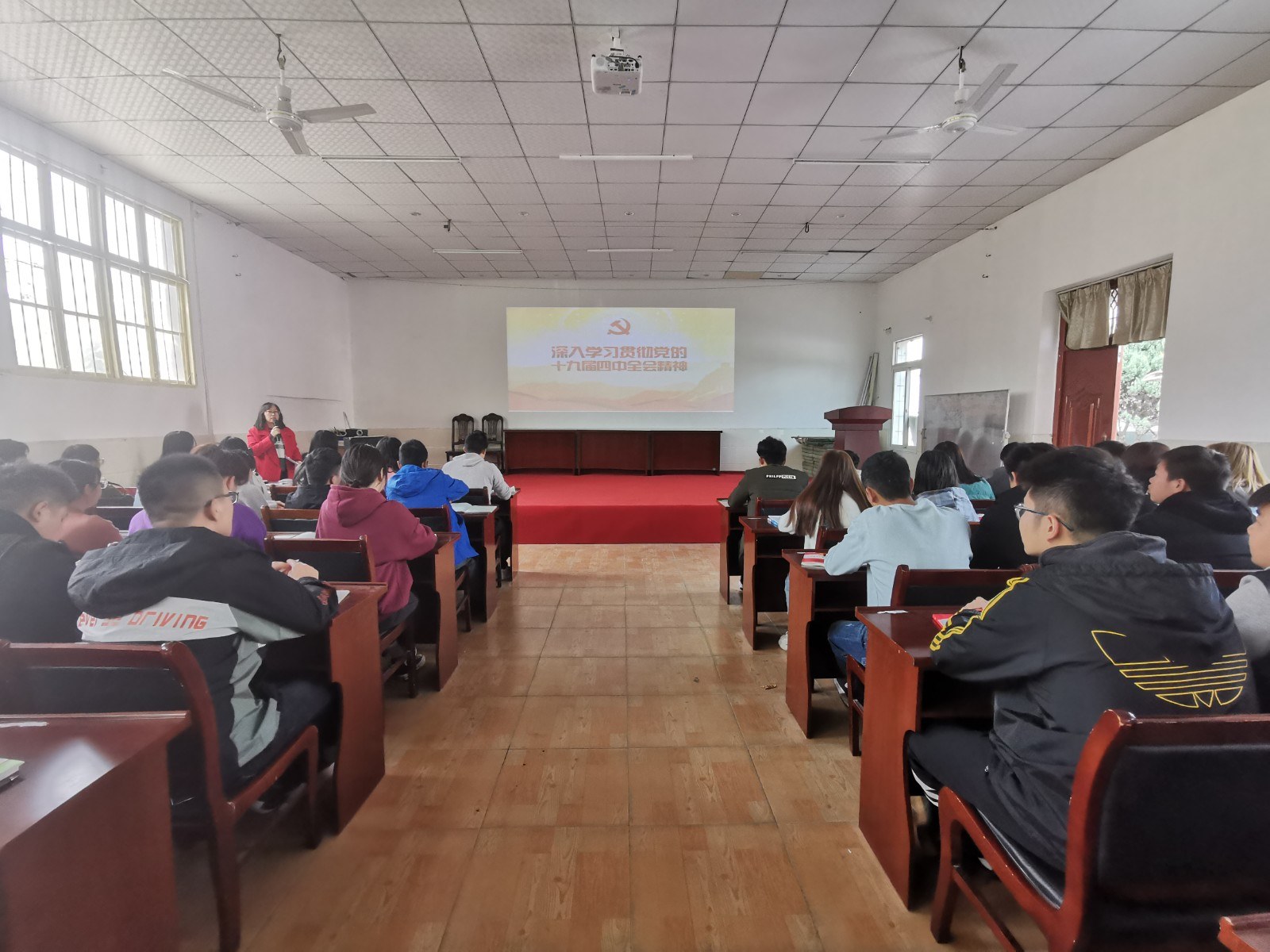 我院組織全體入黨積極分子集中學習十九屆四中全會精神