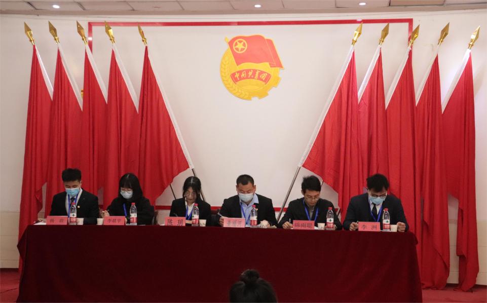 我校第十一次學(xué)生代表大會(huì)隆重召開