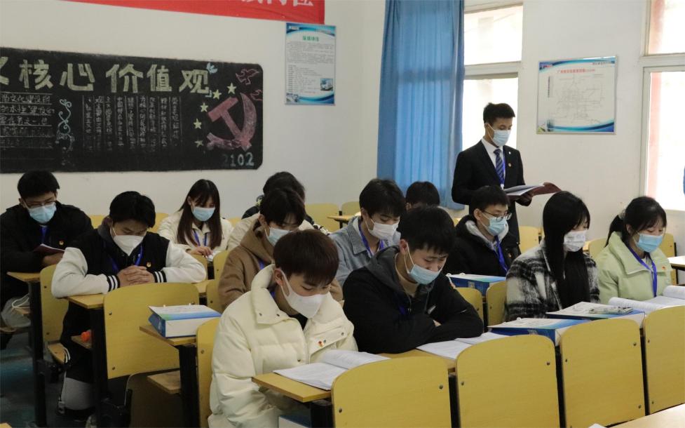 我校第十一次學(xué)生代表大會(huì)隆重召開