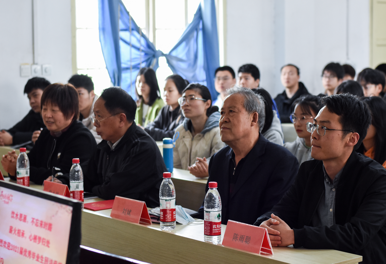 薪火相承,心棲夢歸處 ——武漢科技職業(yè)學(xué)院開展優(yōu)秀畢業(yè)生交流分享活動(dòng) 薪火相承,心棲夢歸處 ——武漢科技職業(yè)學(xué)院開展優(yōu)秀畢業(yè)生交流分享活動(dòng)