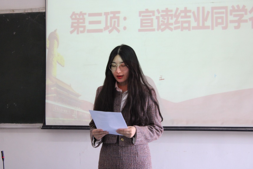 我校團委舉辦第三期團課結(jié)業(yè)典禮暨入團儀式 我校團委舉辦第三期團課結(jié)業(yè)典禮暨入團儀式