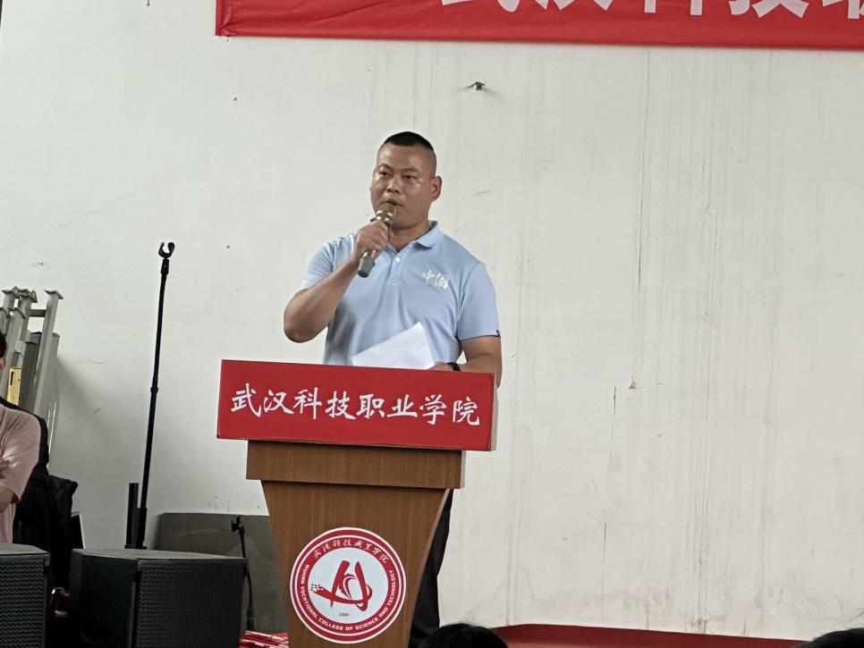 我校舉辦2022-2023學(xué)年“五四”表彰大會(huì)暨文藝匯演