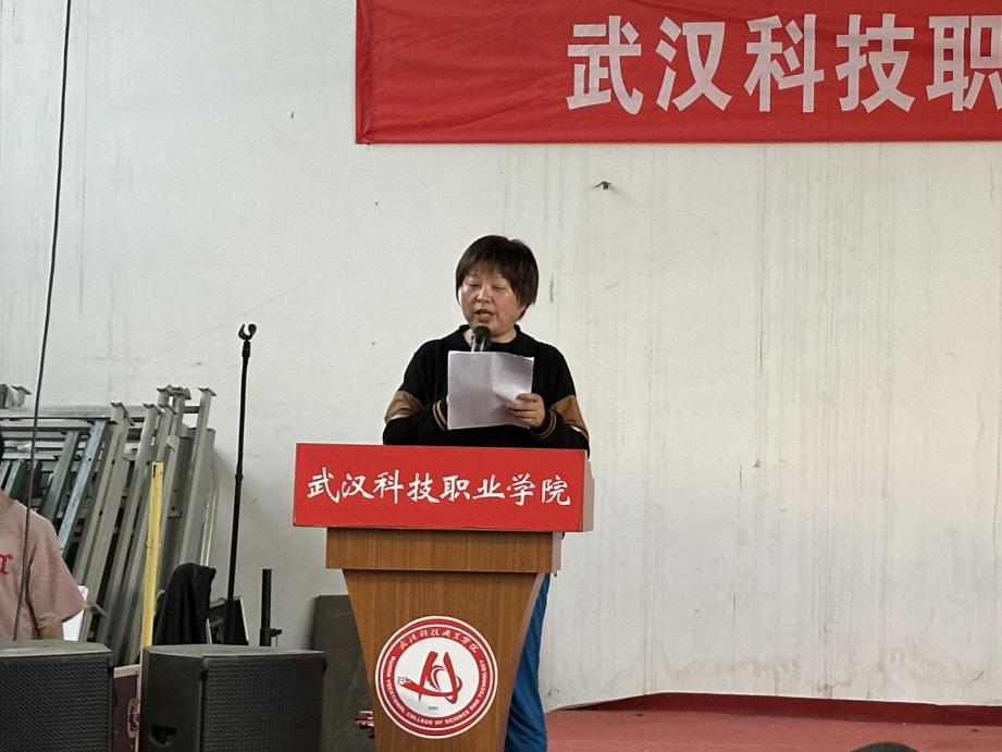 我校舉辦2022-2023學(xué)年“五四”表彰大會(huì)暨文藝匯演