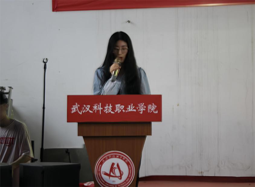 我校舉辦2022-2023學(xué)年“五四”表彰大會(huì)暨文藝匯演