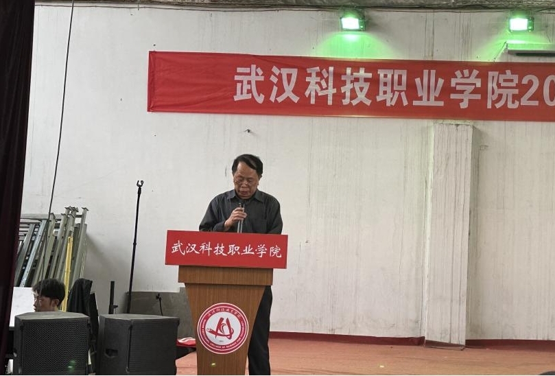 我校舉辦2022-2023學(xué)年“五四”表彰大會(huì)暨文藝匯演