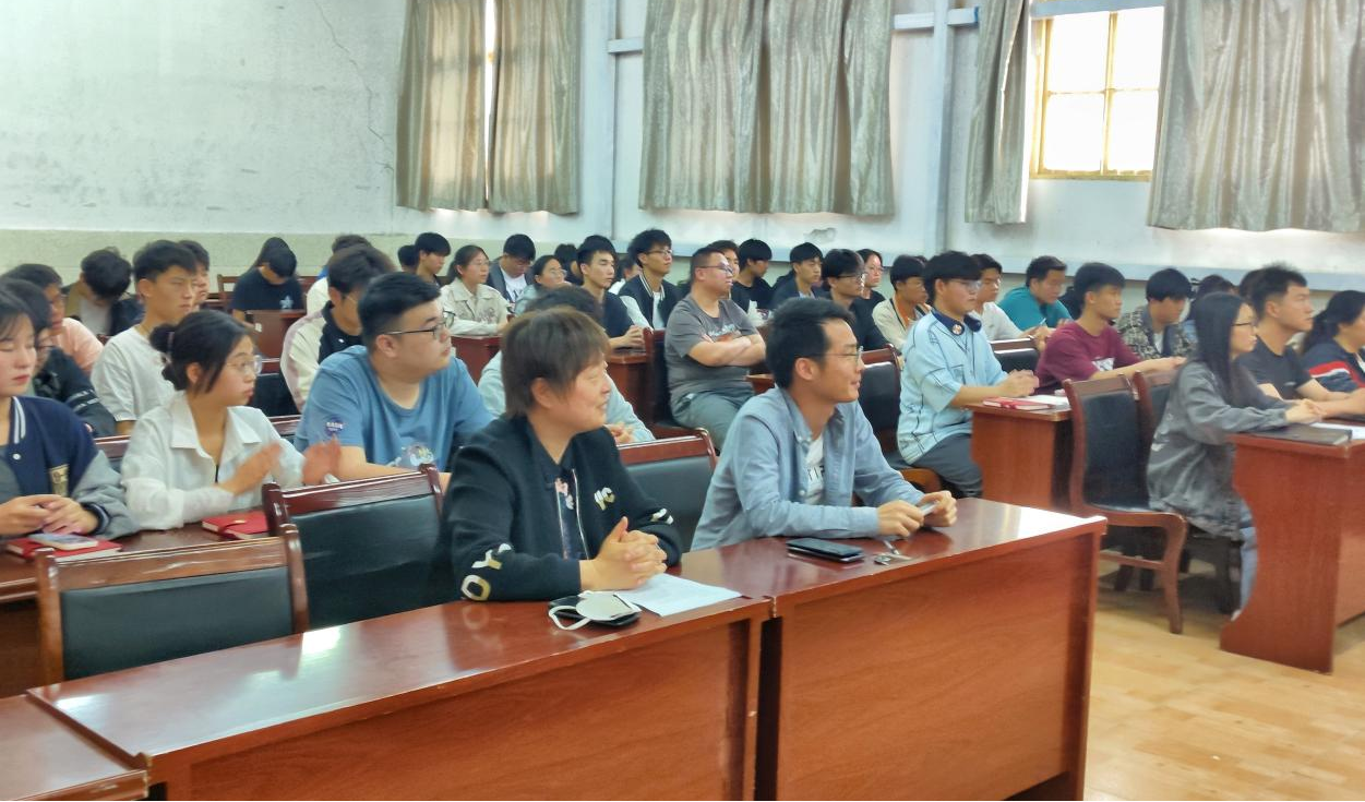 武漢科技職業(yè)學院應急普法知識競賽頒獎儀式