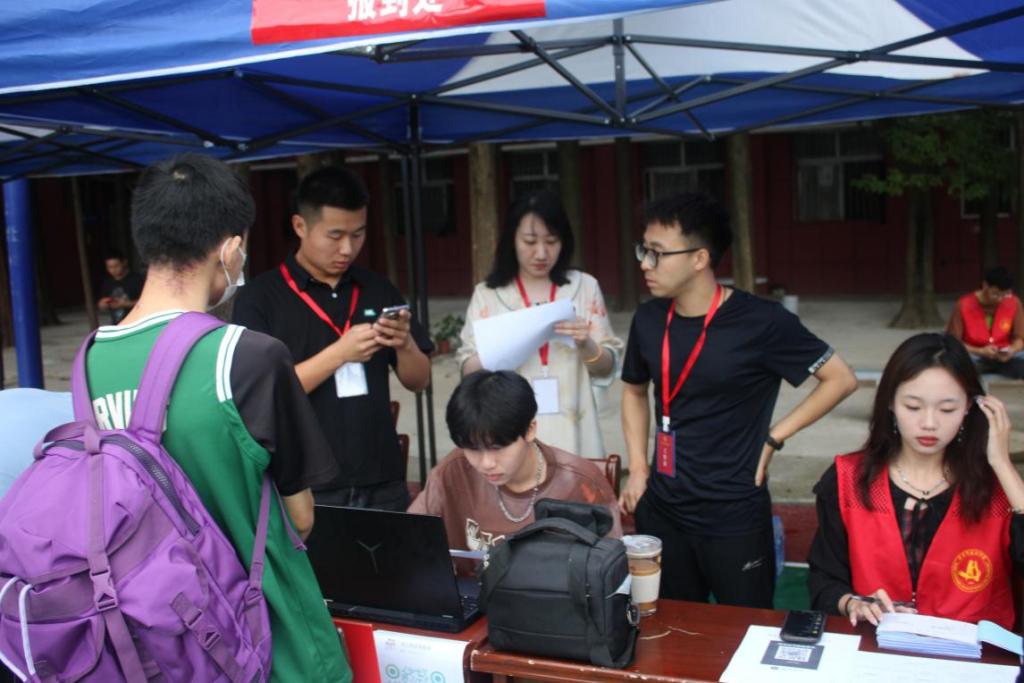 我校順利開(kāi)展迎接2023級(jí)新生報(bào)道工作