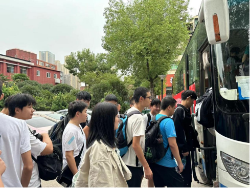 武科職學(xué)子開啟新征程：我院歡送學(xué)生赴企業(yè)實(shí)習(xí)就業(yè)！