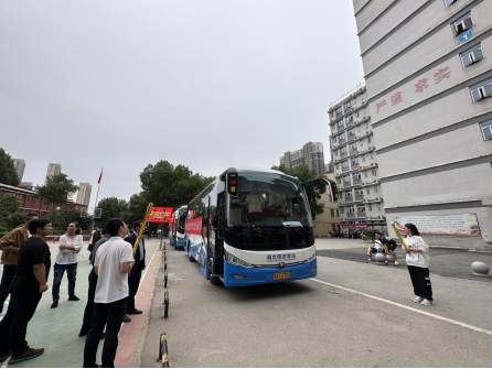 武科職學(xué)子開啟新征程：我院歡送學(xué)生赴企業(yè)實(shí)習(xí)就業(yè)！