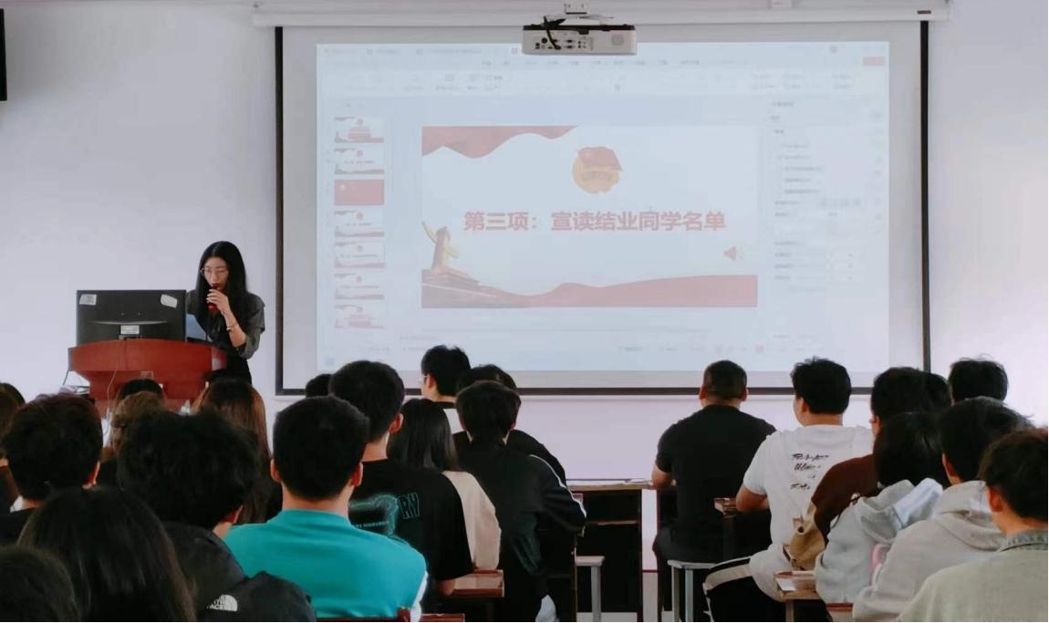 堅定不移跟黨走，青春奮進新征程 ——武漢科技職業(yè)學院第四期團課結(jié)業(yè)典禮暨入團儀式