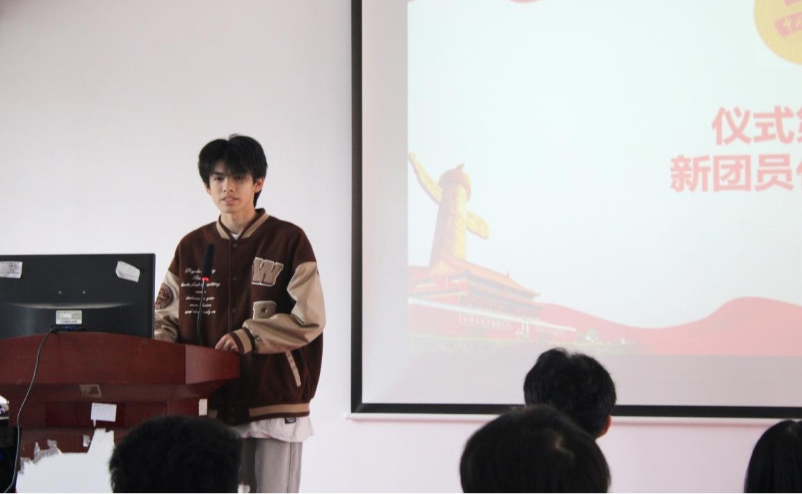 堅定不移跟黨走，青春奮進新征程 ——武漢科技職業(yè)學院第四期團課結(jié)業(yè)典禮暨入團儀式