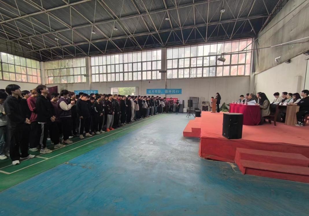 以青春之名,赴籃球之約——校團委舉行第十八屆“希望杯”籃球賽開幕式 以青春之名,赴籃球之約——校團委舉行第十八屆“希望杯”籃球賽開幕式