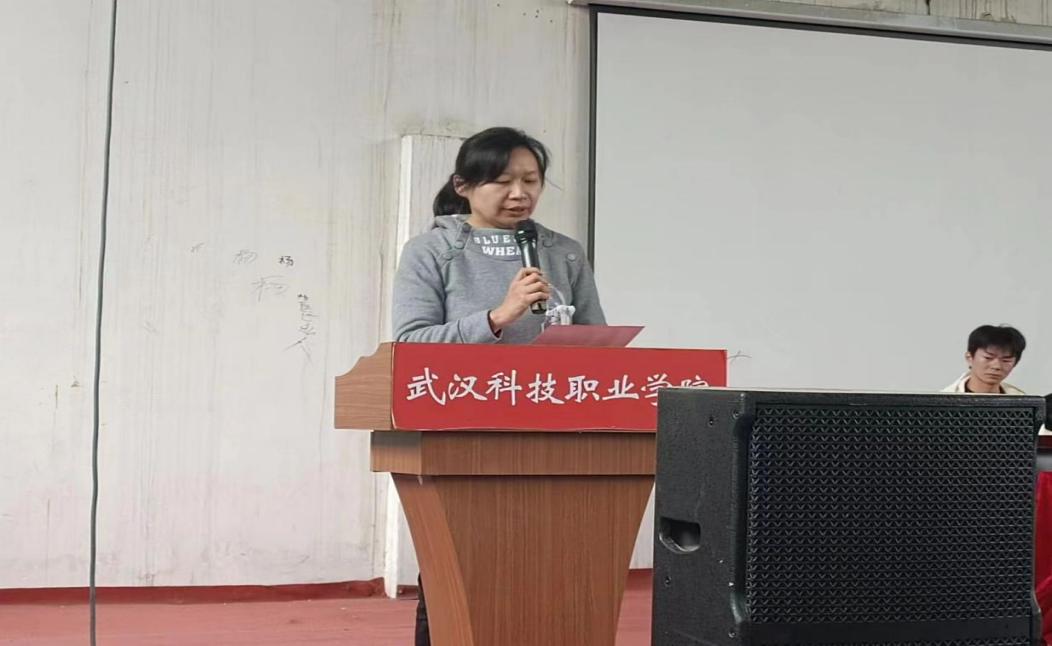 以青春之名,赴籃球之約——校團委舉行第十八屆“希望杯”籃球賽開幕式 以青春之名,赴籃球之約——校團委舉行第十八屆“希望杯”籃球賽開幕式