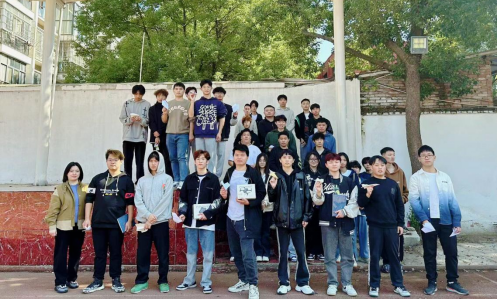 紙飛機(jī)大賽激發(fā)創(chuàng)新思維，展現(xiàn)飛行夢想