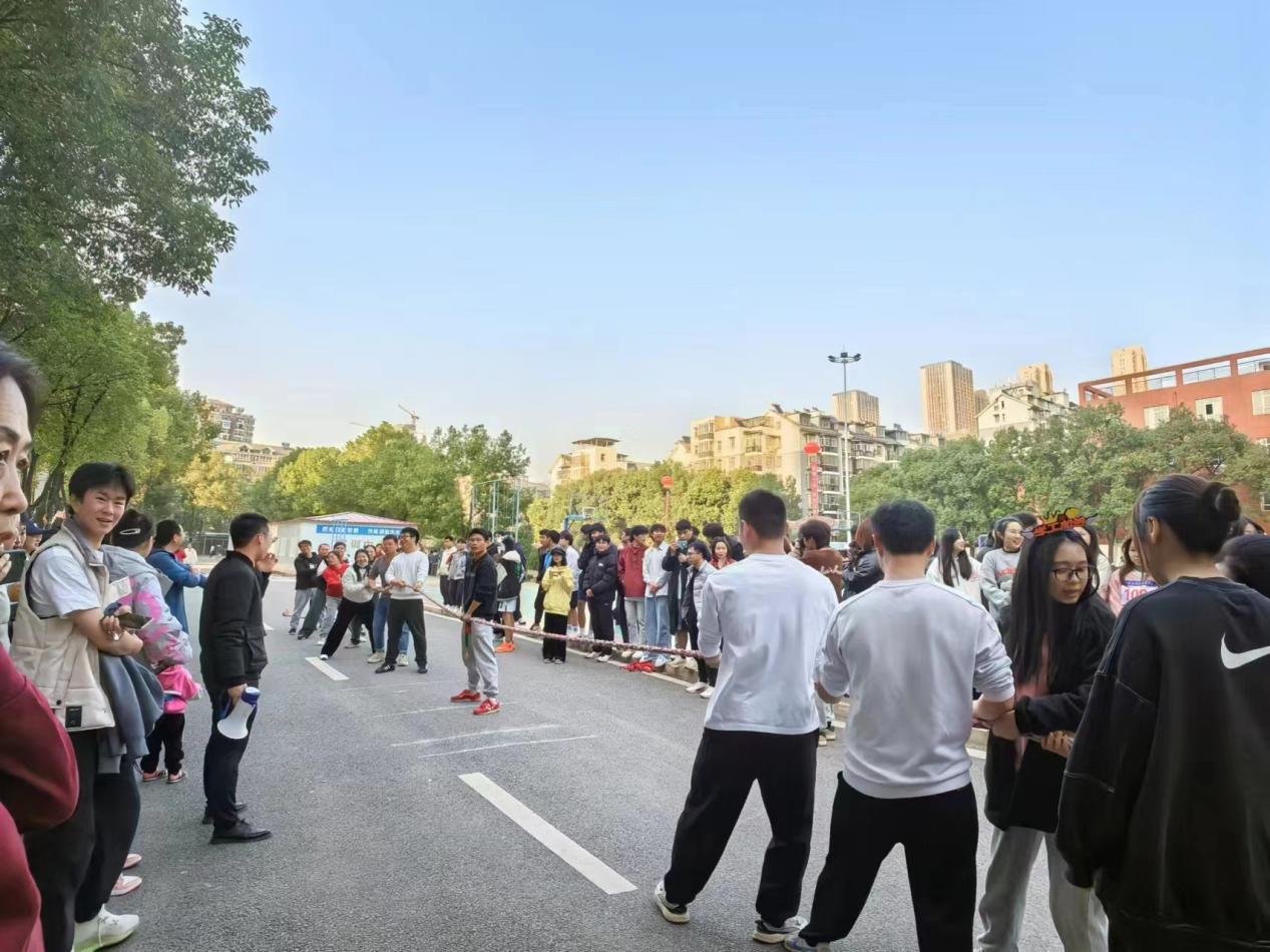 青春奮進新時代，運動逐夢向未來——武漢科技職業(yè)學院2023年秋季運動會暨教職工運動會