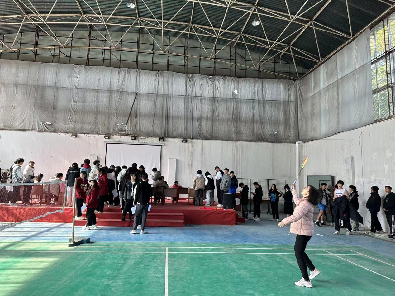 青春奮進新時代，運動逐夢向未來——武漢科技職業(yè)學院2023年秋季運動會暨教職工運動會