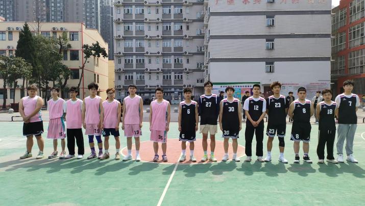 團(tuán)魂燃星空，拼搏正當(dāng)時丨新生籃球賽八強(qiáng)賽“戰(zhàn)況”速報