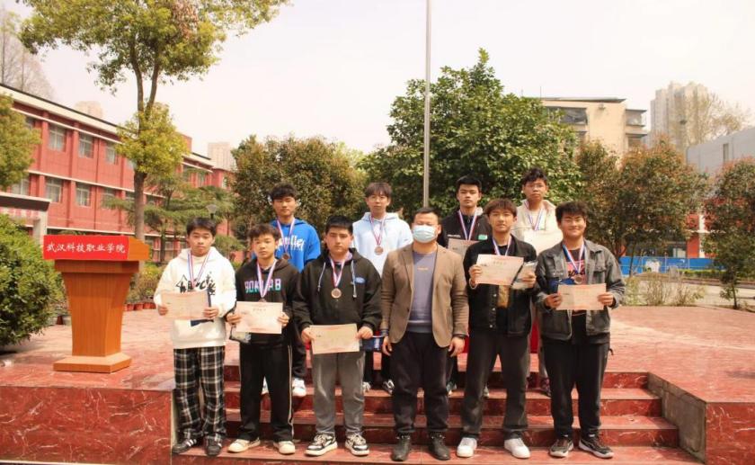 青春“籃”不住，熱血不止步 —武漢科技職業(yè)學(xué)院第十八屆“希望杯”籃球賽閉幕