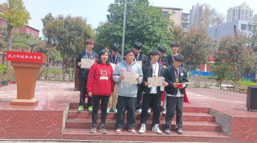 青春“籃”不住，熱血不止步 —武漢科技職業(yè)學(xué)院第十八屆“希望杯”籃球賽閉幕