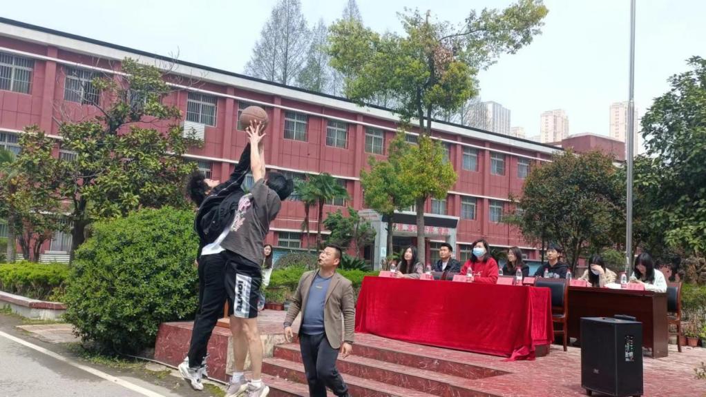 青春“籃”不住，熱血不止步 —武漢科技職業(yè)學(xué)院第十八屆“希望杯”籃球賽閉幕