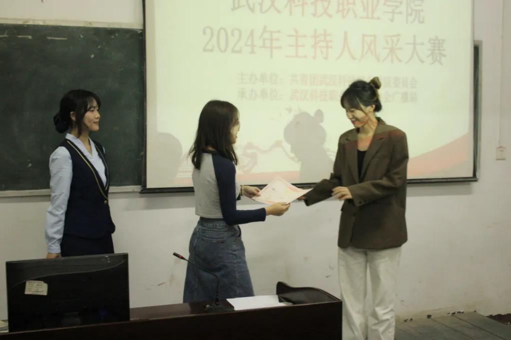 聚焦話筒，傳頌時(shí)代之聲