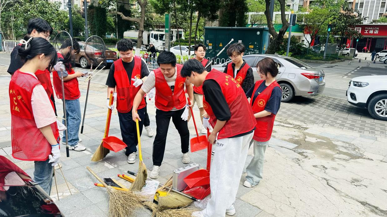 志愿之紅,共創(chuàng)新綠 志愿之紅,共創(chuàng)新綠
