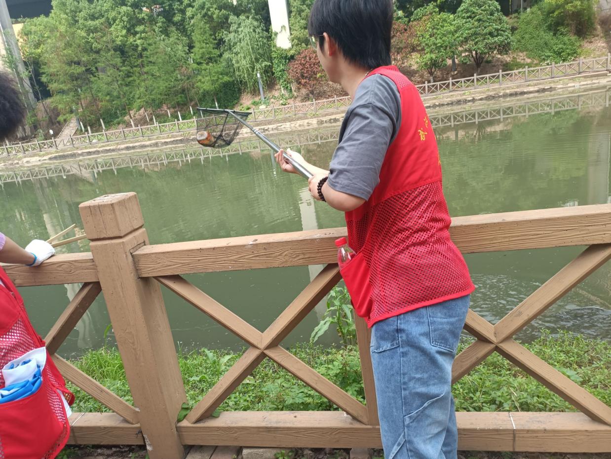 志愿之紅,共創(chuàng)新綠 志愿之紅,共創(chuàng)新綠