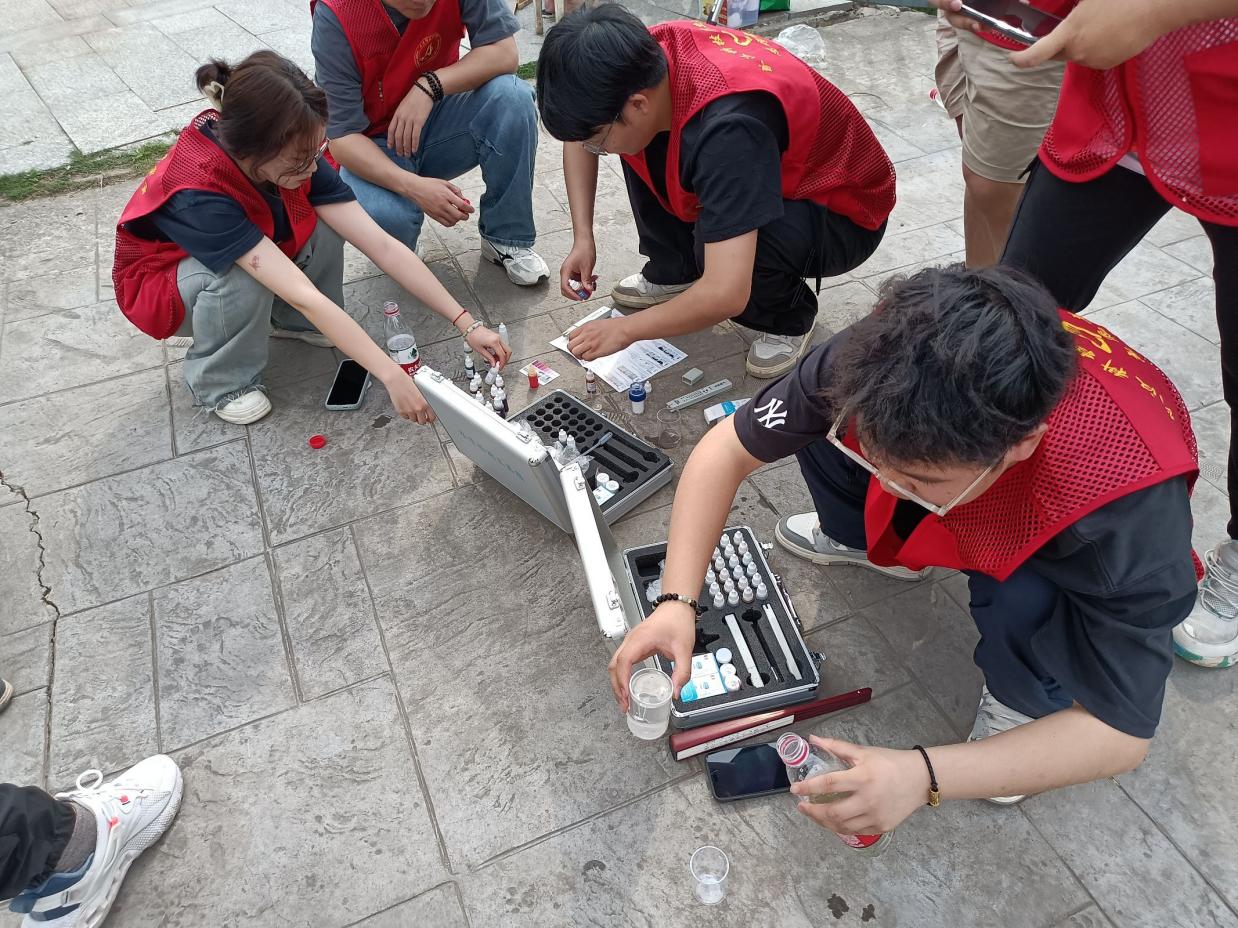 志愿之紅,共創(chuàng)新綠 志愿之紅,共創(chuàng)新綠