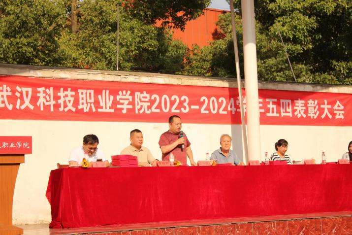 燃五四薪火，揚(yáng)青春風(fēng)采