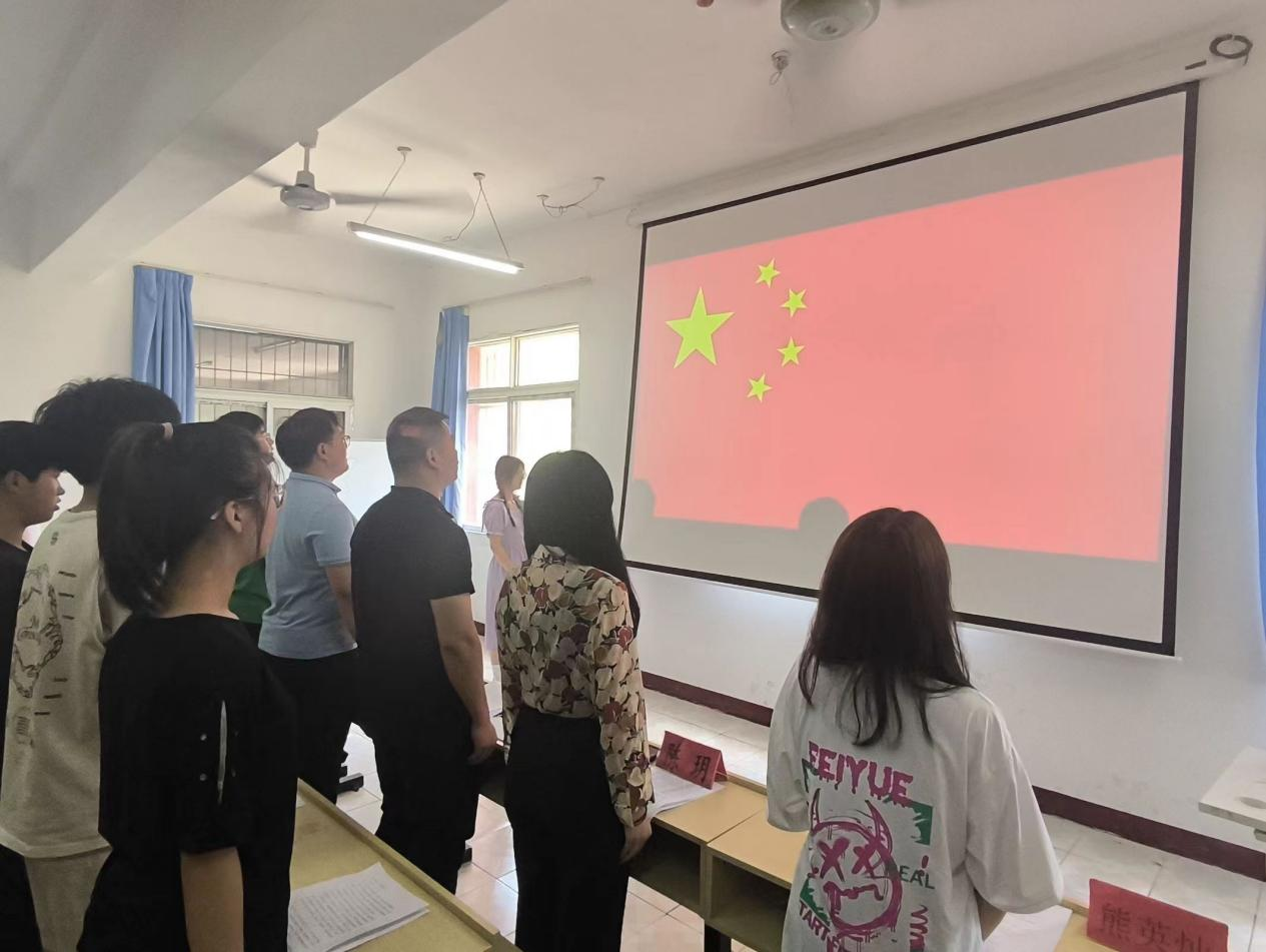 青春心向黨，奮斗新征程 ——武漢科技職業(yè)學(xué)院第五期團(tuán)課結(jié)業(yè)典禮暨入團(tuán)儀式