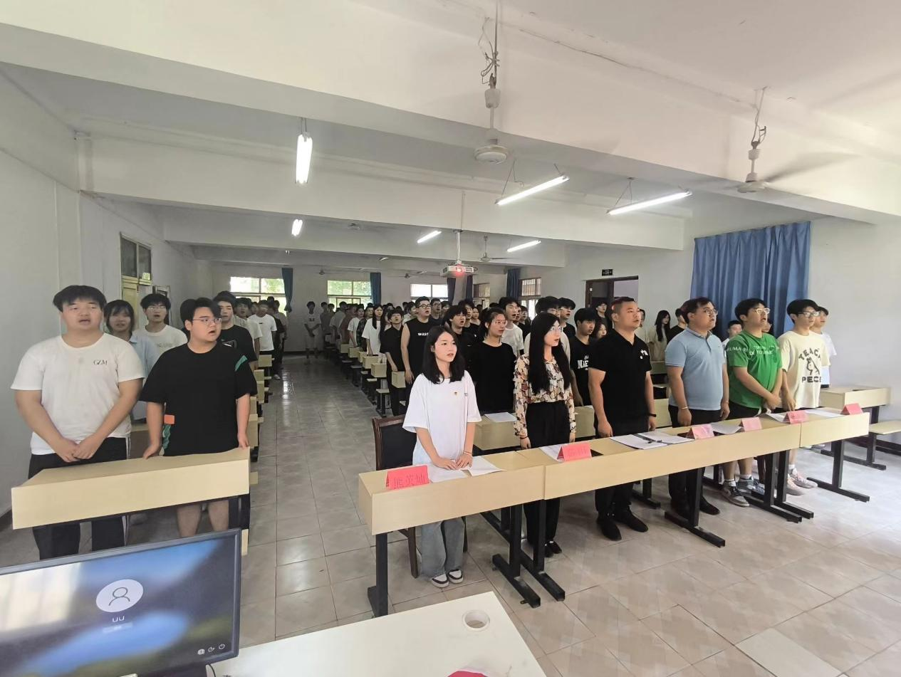 青春心向黨，奮斗新征程 ——武漢科技職業(yè)學(xué)院第五期團(tuán)課結(jié)業(yè)典禮暨入團(tuán)儀式