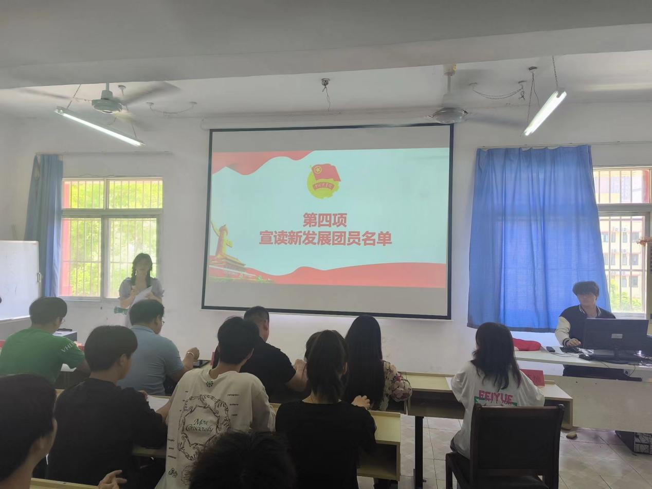 青春心向黨，奮斗新征程 ——武漢科技職業(yè)學(xué)院第五期團(tuán)課結(jié)業(yè)典禮暨入團(tuán)儀式