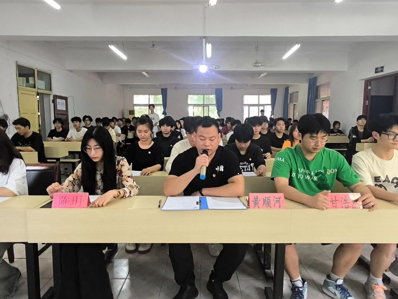 青春心向黨，奮斗新征程 ——武漢科技職業(yè)學(xué)院第五期團(tuán)課結(jié)業(yè)典禮暨入團(tuán)儀式