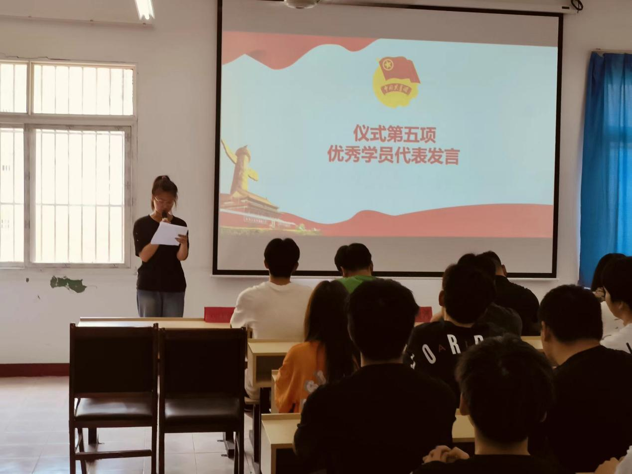 青春心向黨，奮斗新征程 ——武漢科技職業(yè)學(xué)院第五期團(tuán)課結(jié)業(yè)典禮暨入團(tuán)儀式