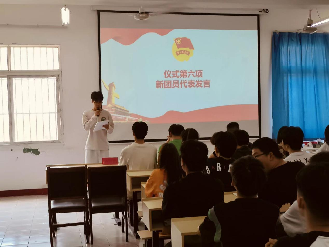 青春心向黨，奮斗新征程 ——武漢科技職業(yè)學(xué)院第五期團(tuán)課結(jié)業(yè)典禮暨入團(tuán)儀式