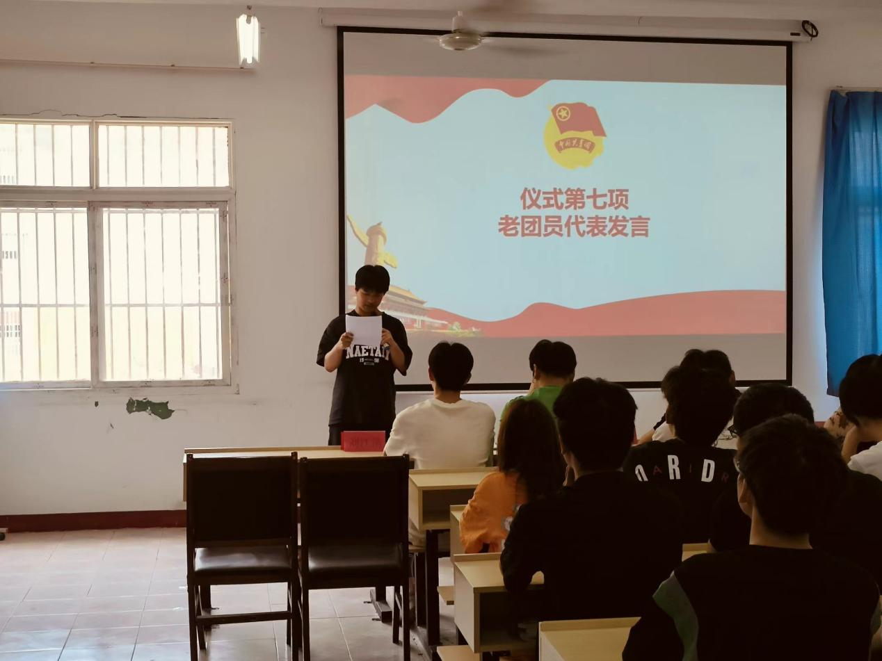 青春心向黨，奮斗新征程 ——武漢科技職業(yè)學(xué)院第五期團(tuán)課結(jié)業(yè)典禮暨入團(tuán)儀式