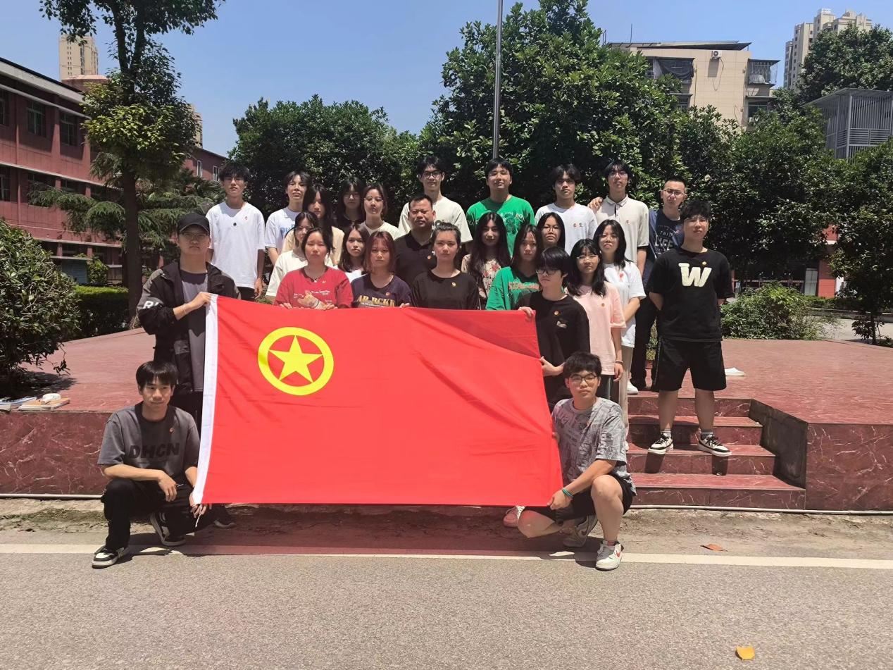 青春心向黨，奮斗新征程 ——武漢科技職業(yè)學(xué)院第五期團(tuán)課結(jié)業(yè)典禮暨入團(tuán)儀式