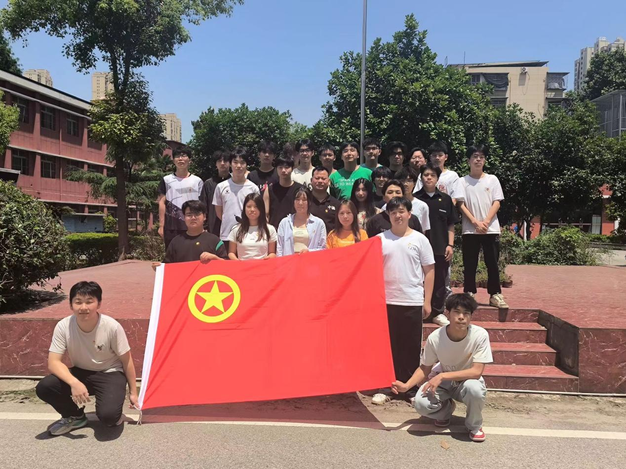 青春心向黨，奮斗新征程 ——武漢科技職業(yè)學(xué)院第五期團(tuán)課結(jié)業(yè)典禮暨入團(tuán)儀式