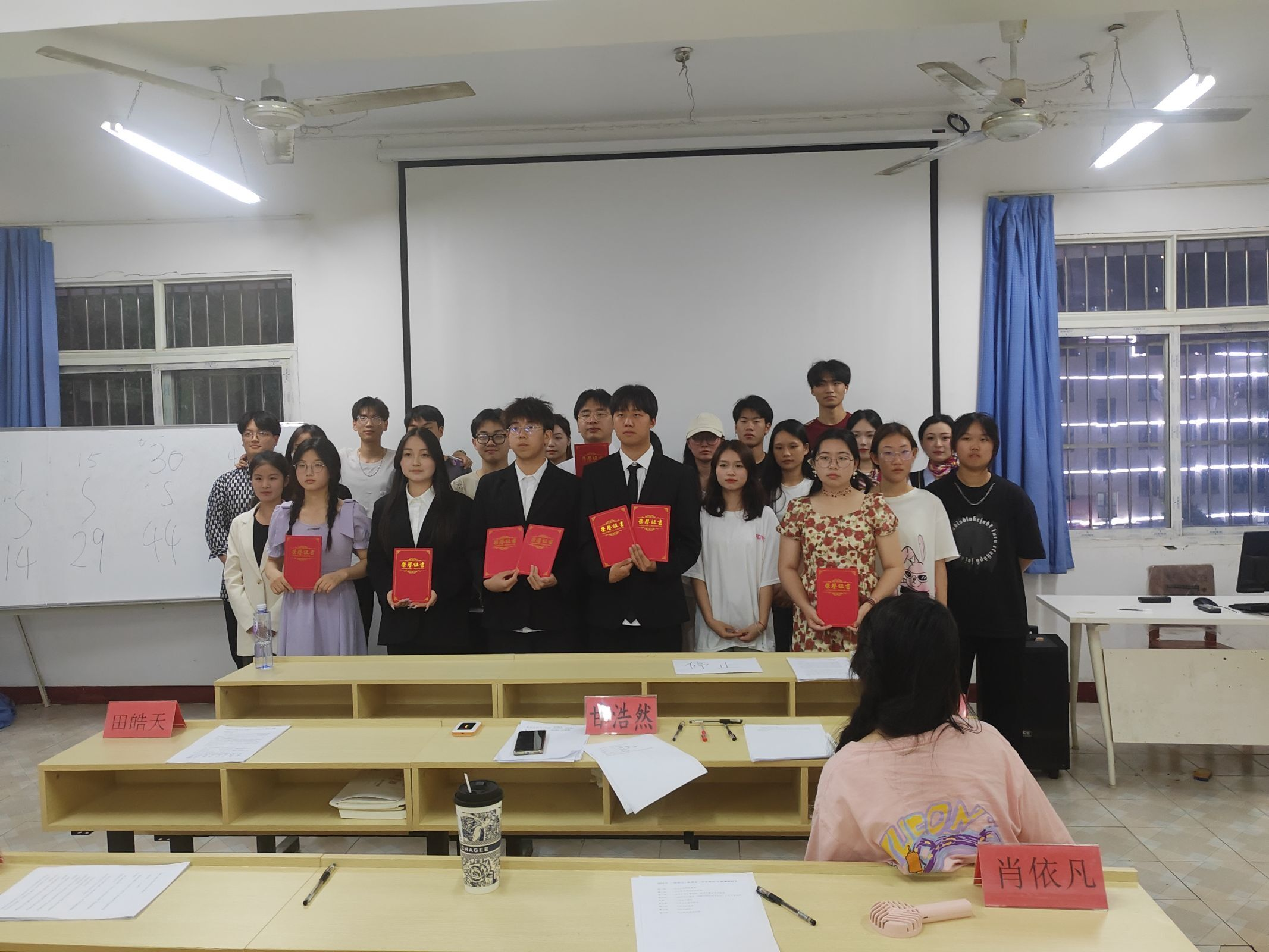 青春之聲,激蕩思想火花 2024年“悅學(xué)習(xí)·躍青春—百生講壇”校賽 青春之聲,激蕩思想火花 2024年“悅學(xué)習(xí)·躍青春—百生講壇”校賽