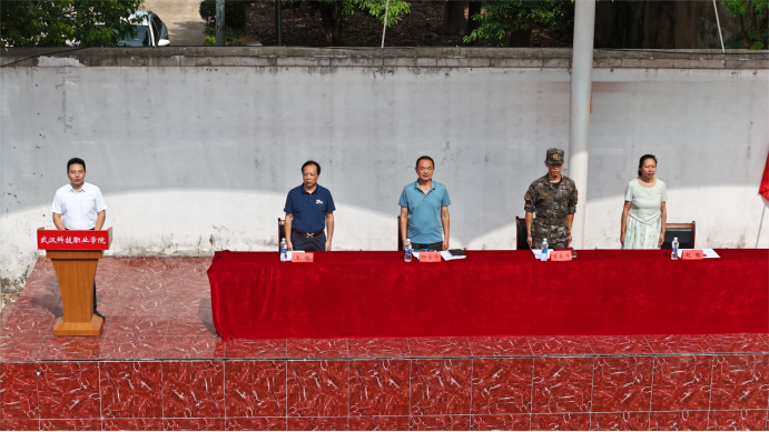 武漢科技職業(yè)學院舉行新生開訓典禮 暨軍訓開營儀式