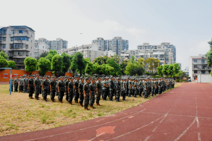 武漢科技職業(yè)學院舉行新生開訓典禮 暨軍訓開營儀式