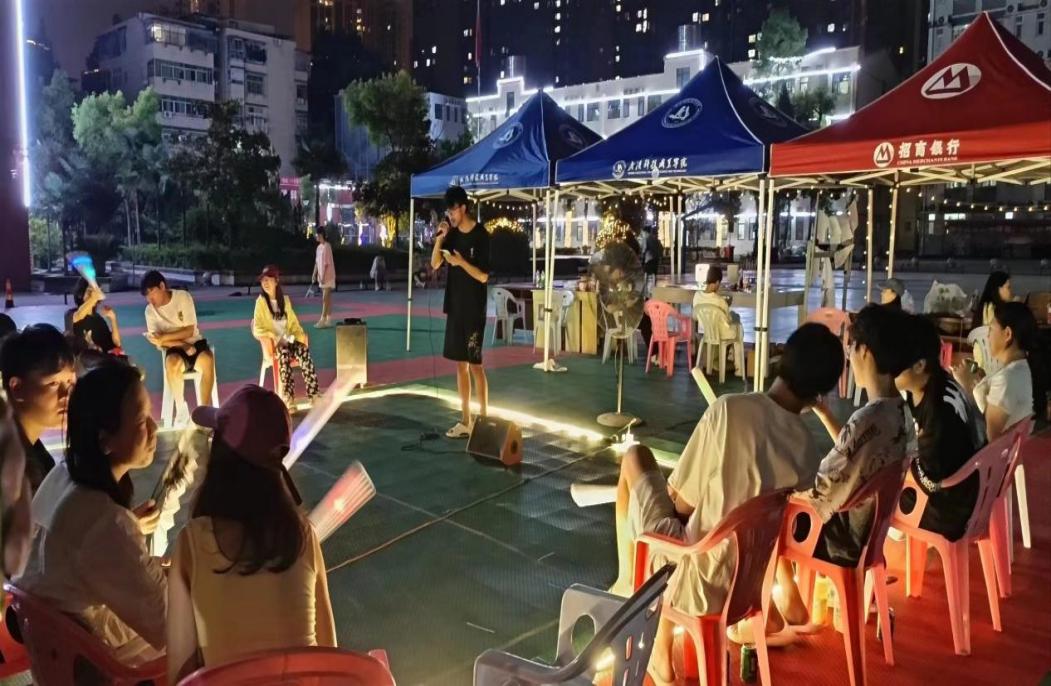 團簇星空，綻放芳華               ——武漢科技職業(yè)學(xué)院第二屆社團文化節(jié)