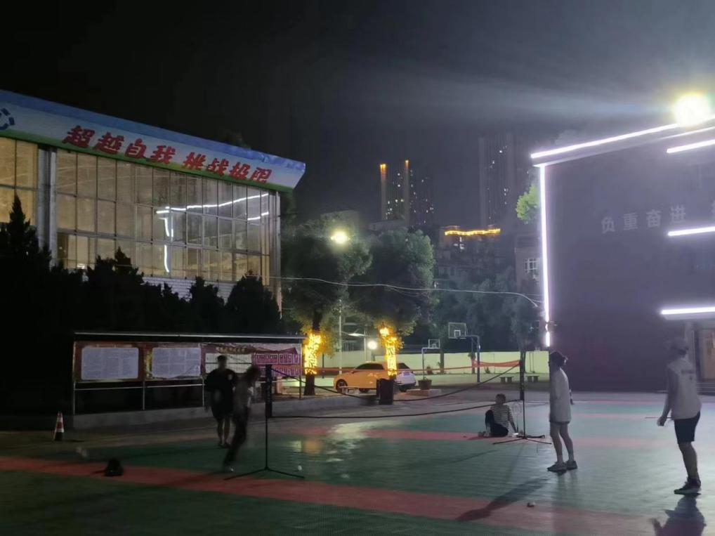 團簇星空，綻放芳華               ——武漢科技職業(yè)學(xué)院第二屆社團文化節(jié)