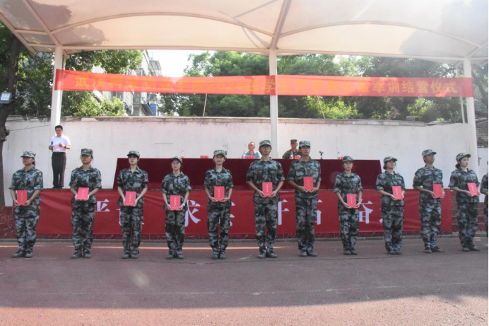 武漢科技職業(yè)學(xué)院舉行2024級(jí)新生開學(xué)典禮暨軍訓(xùn)結(jié)營(yíng)儀式