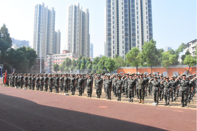 武漢科技職業(yè)學(xué)院舉行2024級(jí)新生開學(xué)典禮暨軍訓(xùn)結(jié)營(yíng)儀式