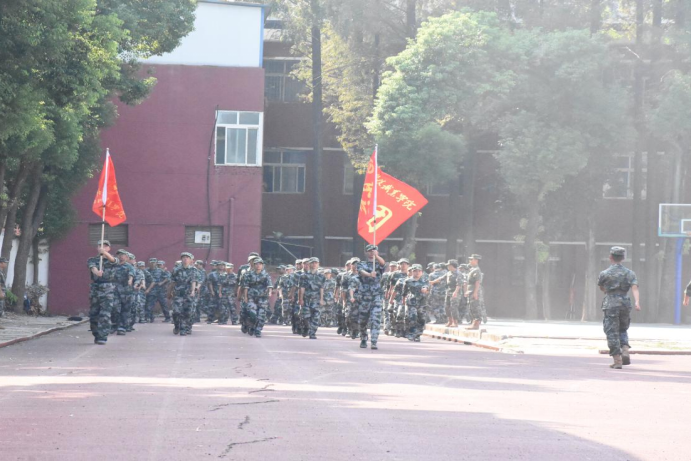 武漢科技職業(yè)學(xué)院舉行2024級(jí)新生開學(xué)典禮暨軍訓(xùn)結(jié)營(yíng)儀式