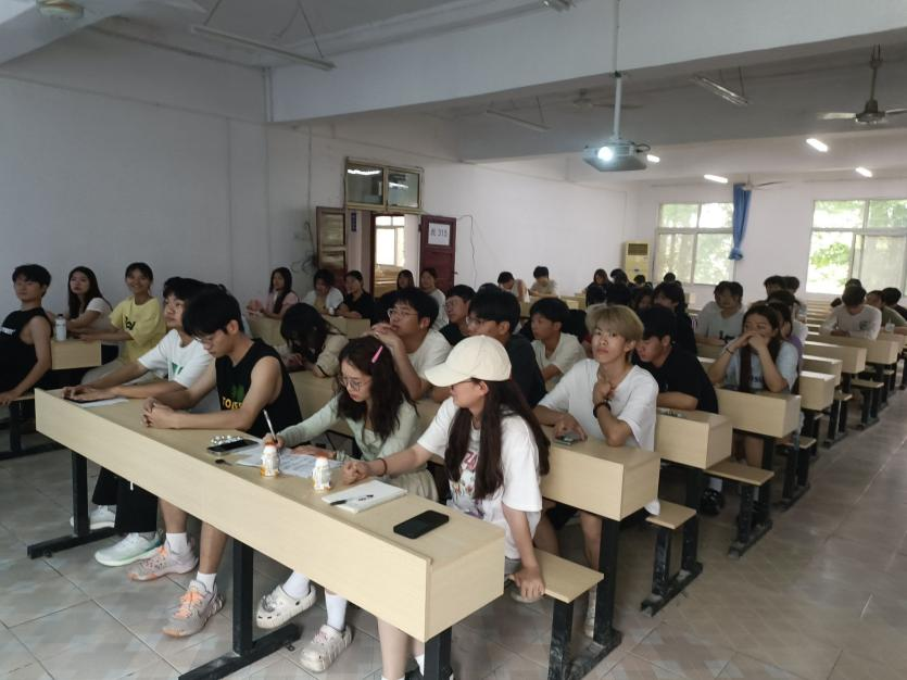 團(tuán)聚青春，以培促干