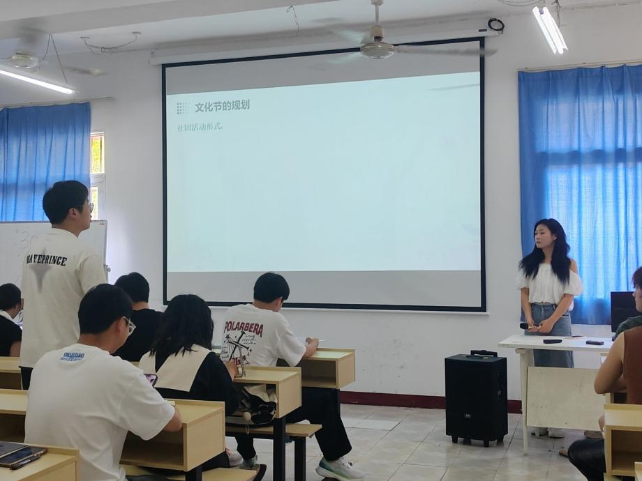 團(tuán)聚青春，以培促干