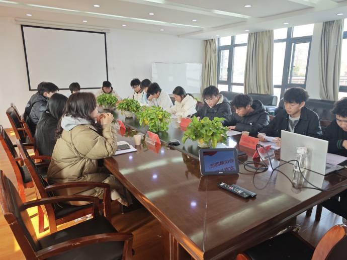 凝聚青春力量，共筑團(tuán)結(jié)夢想 ——武漢科技職業(yè)學(xué)院24級團(tuán)組織生活會紀(jì)實(shí)