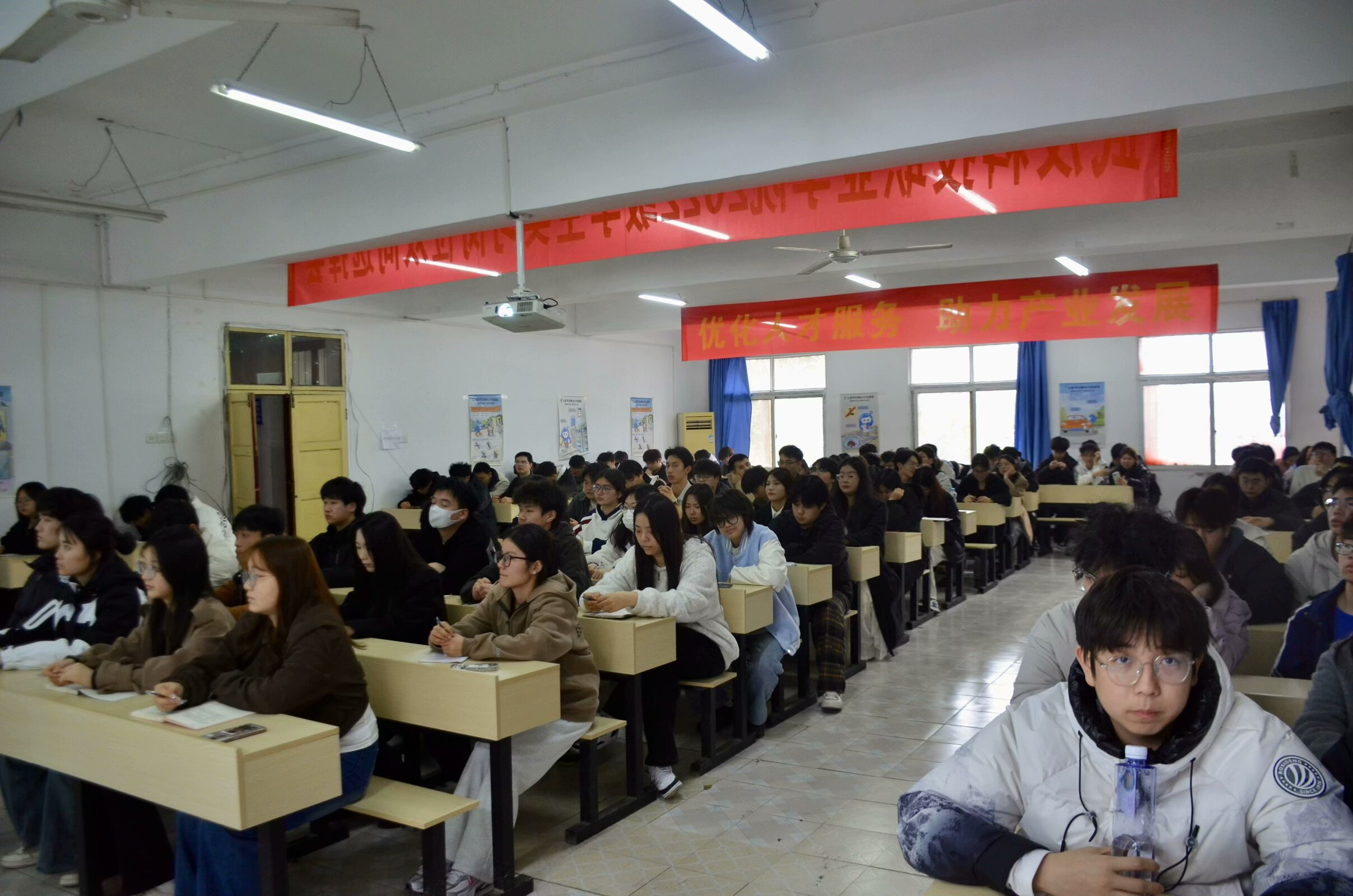 淬煉團(tuán)學(xué)骨干，領(lǐng)航青春征程